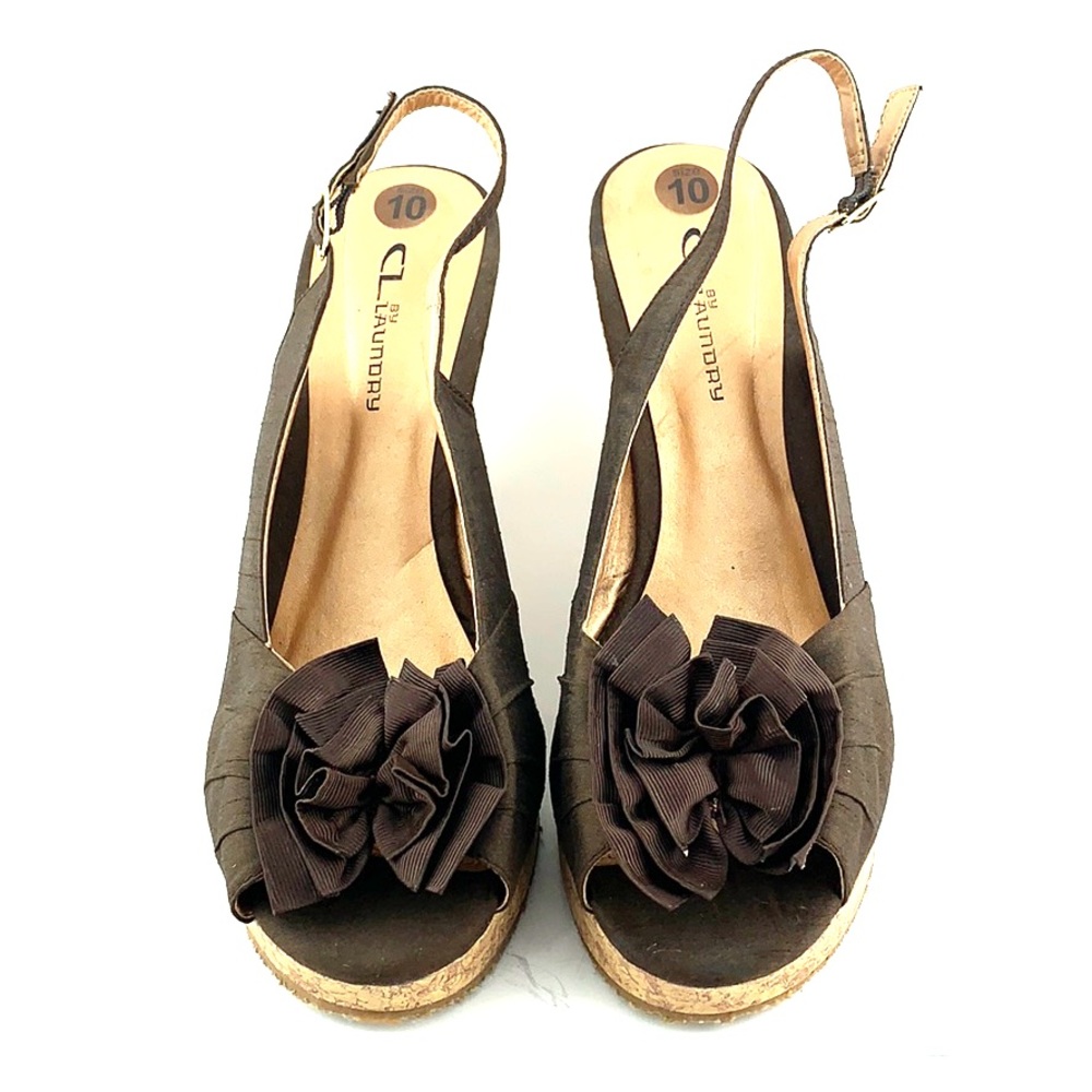 Chinese Laundry Ilena Flower Peep-Toe Wedge Sandals – Brown | Feminine | Cottage
